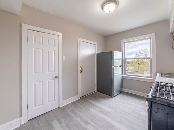 5th image of 3601 Fir St APT 8