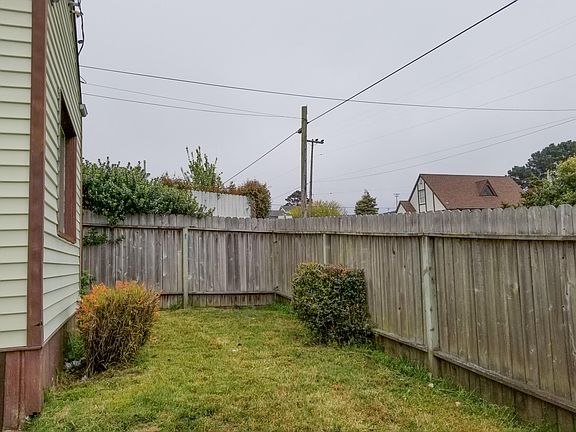 4th image of 1126 McCullens Ave