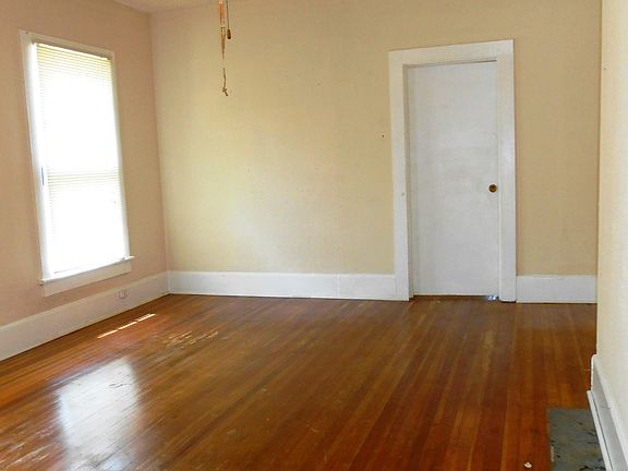 2nd image of 6 Cromwell Ave APT A