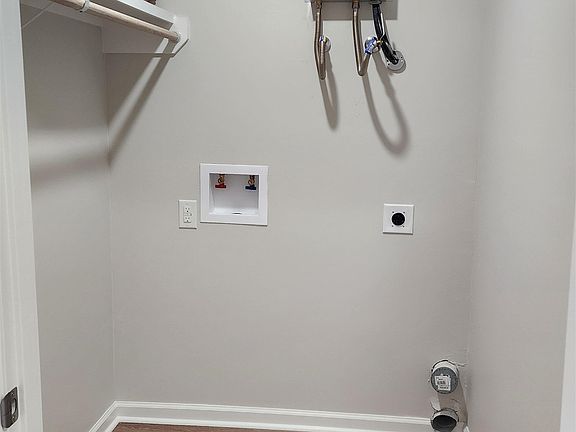 5th image of 510 Olive St
