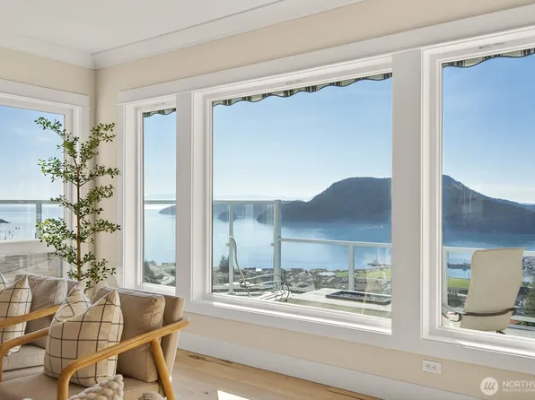 2402 Highland Drive, Anacortes, WA 98221