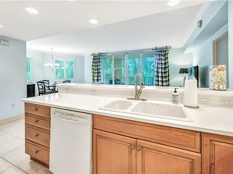 2748 Tiburon Blvd E #C-301 — Photo 14
