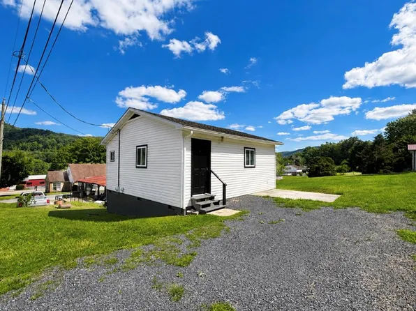 147-147 24th St, Rainelle, WV 25962