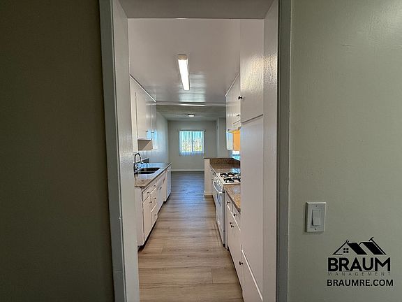 4th image of 6041 Whitsett Ave APT 307