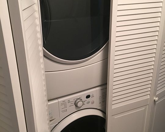 4th image of 5009 Woodman Ave APT 203
