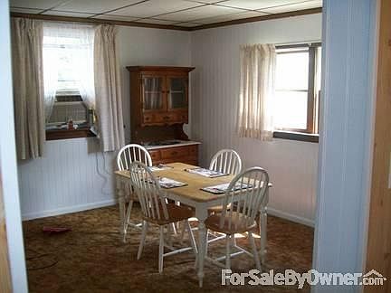 Dining room
						:
						Dinette Furniture can be left for you.