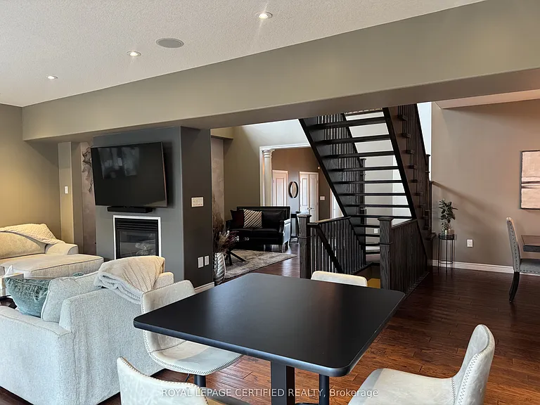 252 Westbank Trl — Photo 13