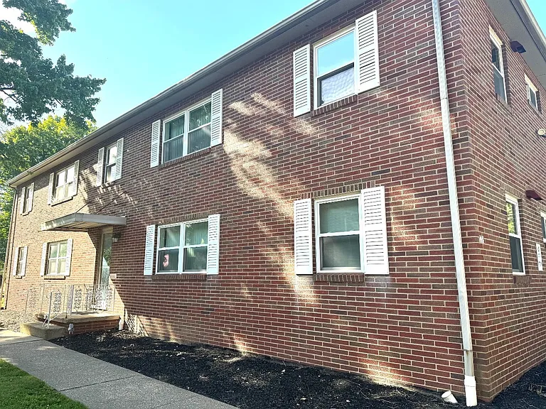 1769 Burbank Rd #3 — Photo 2