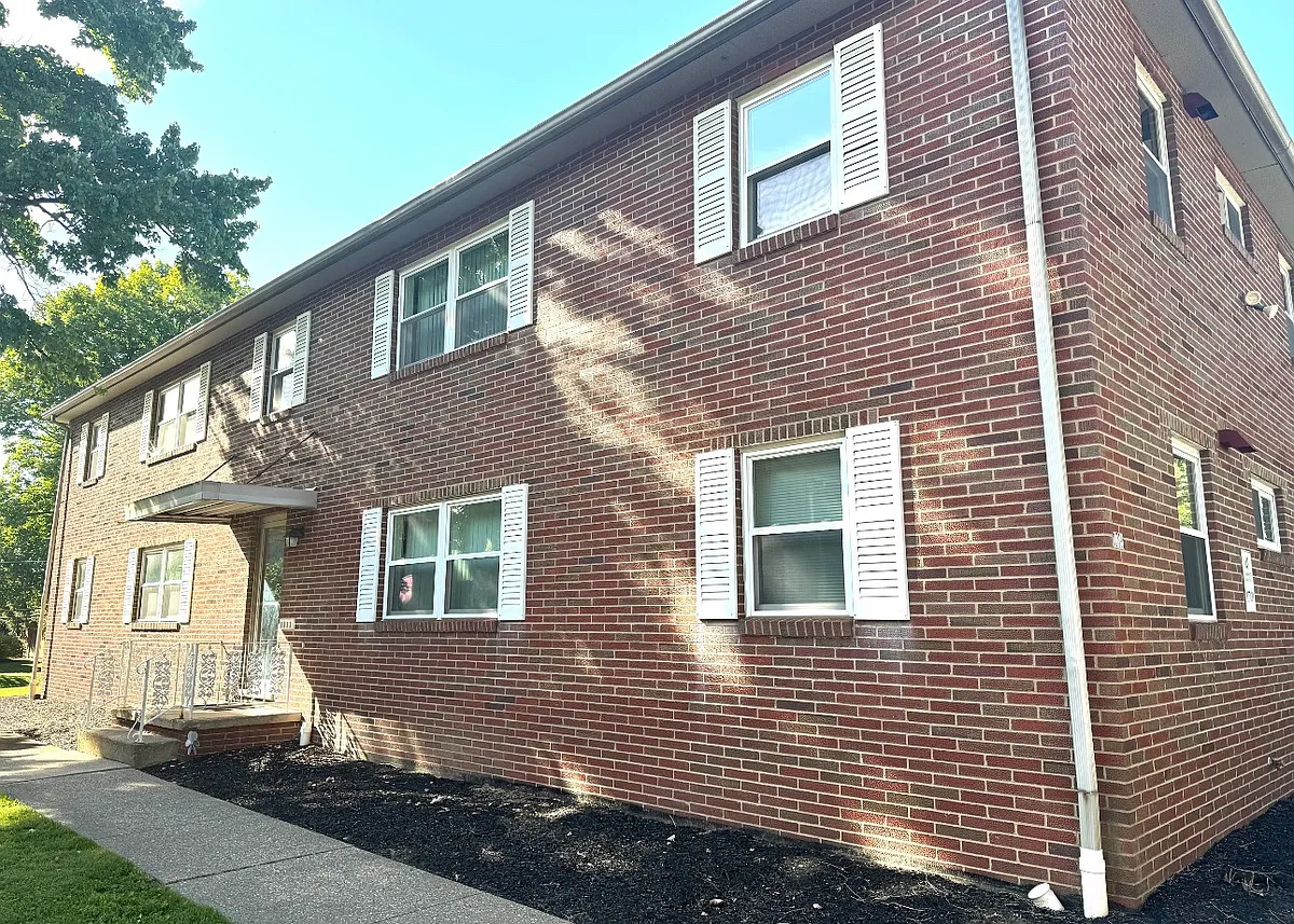 Building Photo - 1769 Burbank Rd #3