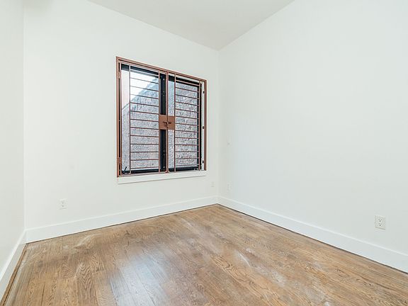3rd image of 112 Manhattan Ave #1K