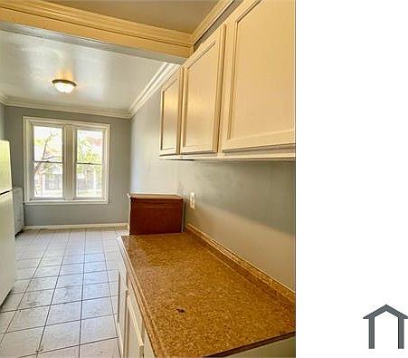 4th image of 2203 E 70th Pl APT 1W