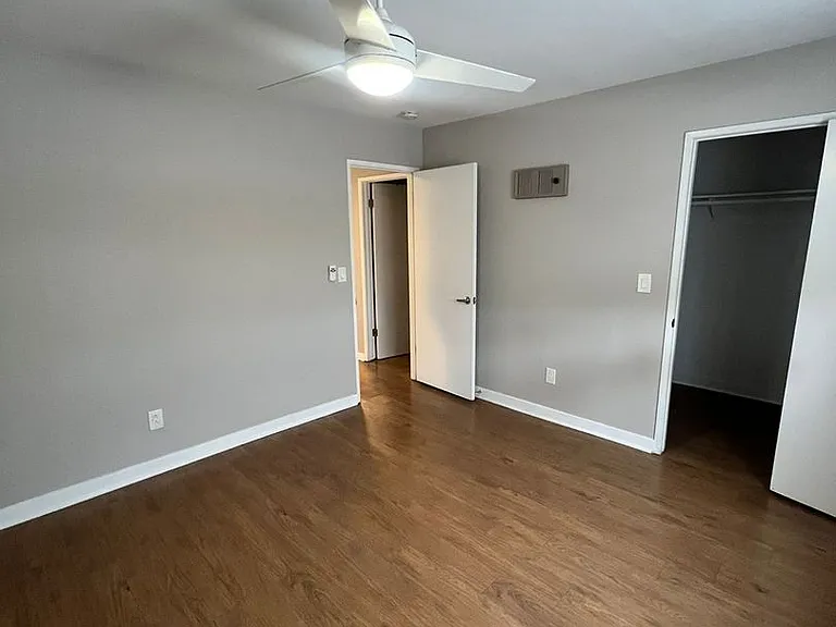 Hartley Apartments — Photo 6