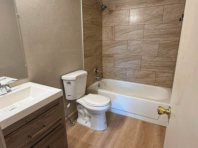 871 S Uravan Ct #D — Photo 5