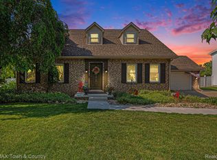 813 Birchwood Dr, Flushing, MI