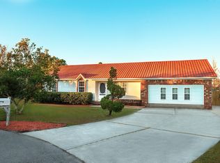 317 Cinnamon Dr, Hubert, NC 28539