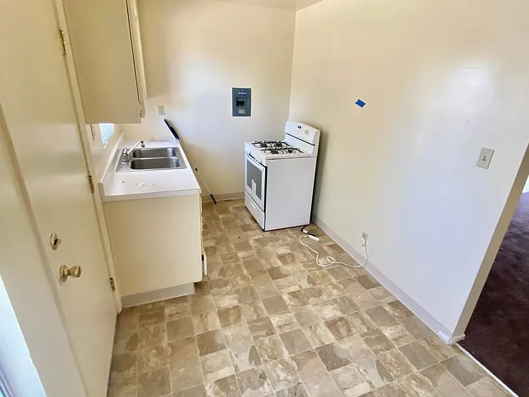 1319 Wilson Ave — Photo 13