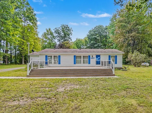 2207 Wolf Lake Dr, Baldwin, MI 49304