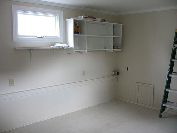 Great laundry rm/mud room/utility rm!!