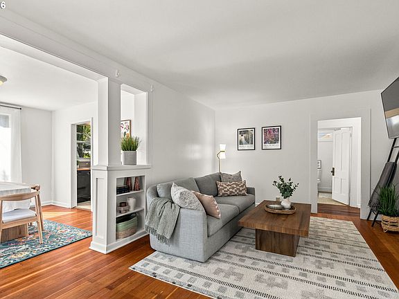 3rd image of 257 W 15th Ave