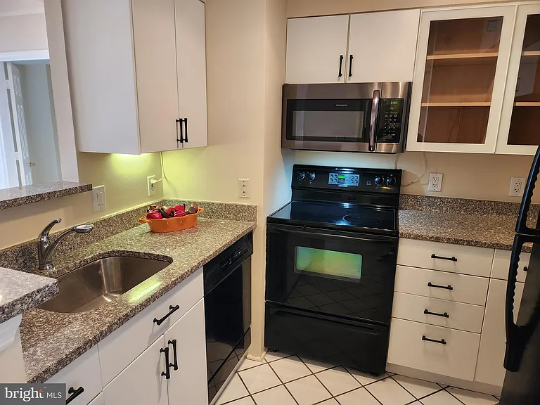 5809 Nicholson Ln #304 — Photo 9