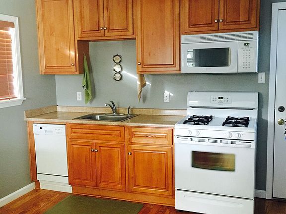 2nd image of 4622 Herschel St