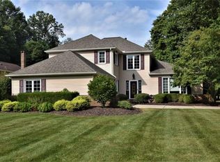 6770 Strathmore Dr, Valley View, OH 44125