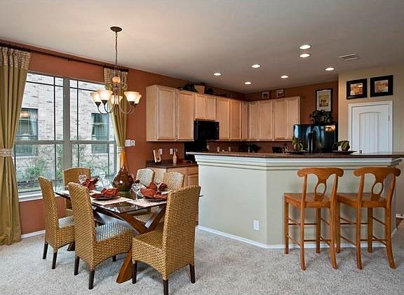 5th image of 284 Sunnyside Dr