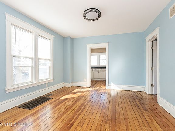 5th image of 557 Rosewood Ave