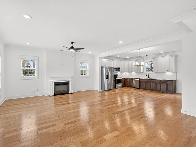 2404A Middle St — Photo 2