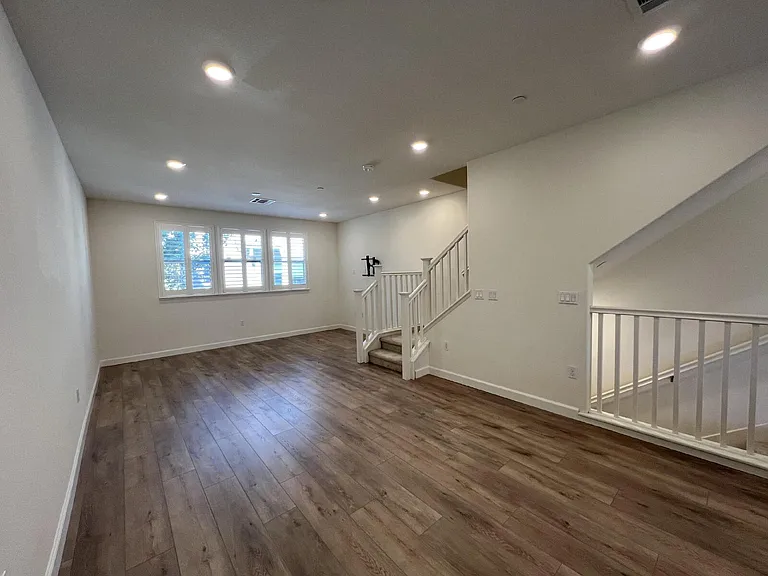 2762 Ferrara Cir — Photo 6