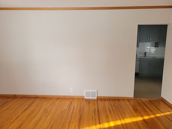 5th image of 2222 Arthur St NE