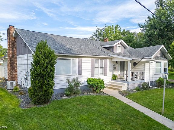 2nd image of 664 Scott Pl NW