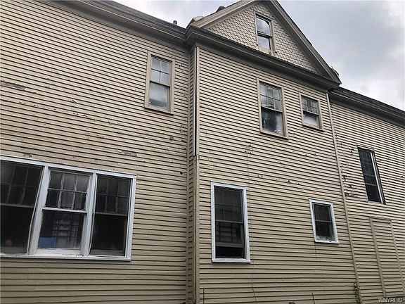 4th image of 415 Busti Ave