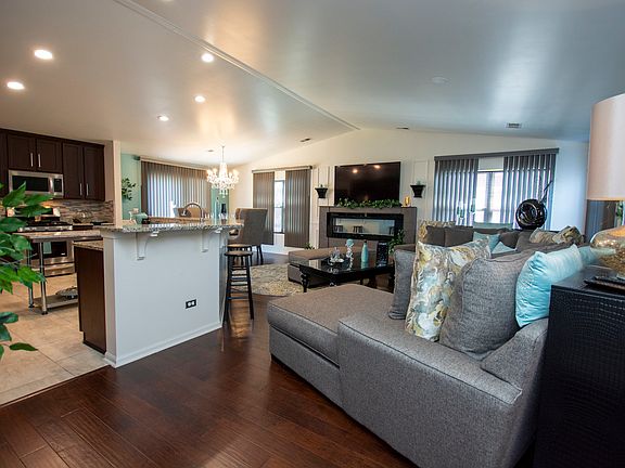 3rd image of 5113 Edgewater Ct #5113
