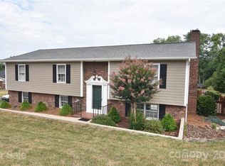 5507 Suttlemyre Ln, Hickory, NC 28601