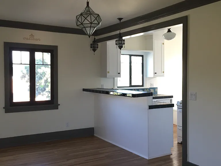 living room / kitchen breakfast bar