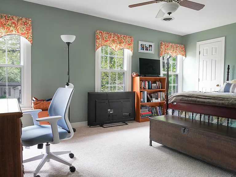 2405 Kenmore Rd — Photo 22