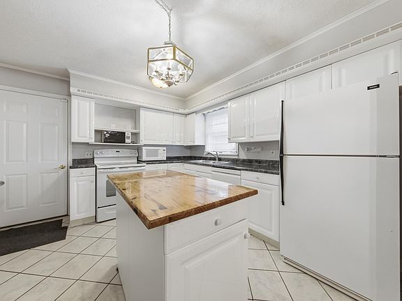 5th image of 6009 2nd St NE