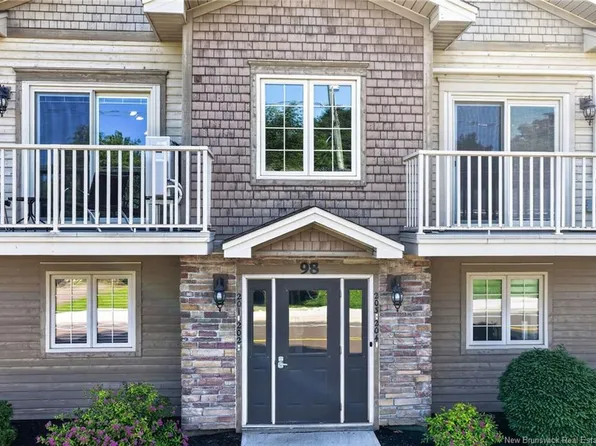 98 Pleasant St #201, Shediac, NB E4P 2L6