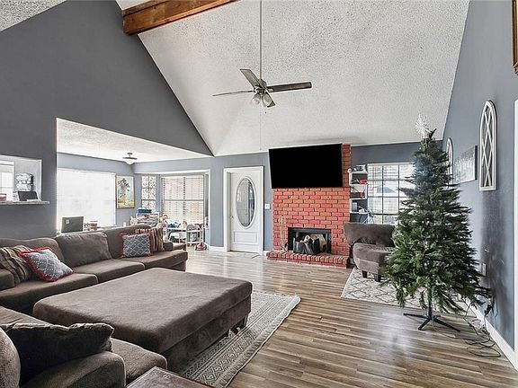 3rd image of 210 Bedford St