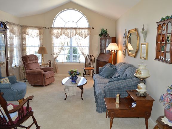 5th image of 2483 Woodbine Ln