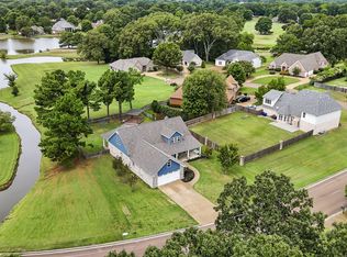 8247 Montrose Dr, Olive Branch, MS 38654