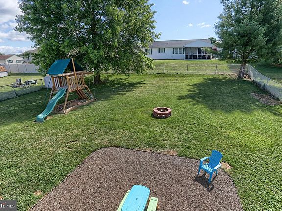 3rd image of 37 Village Dr