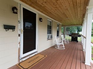 5 Lester St, East Longmeadow, MA 01028