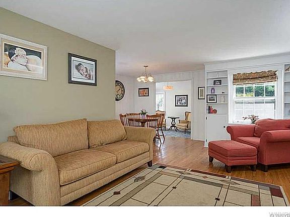 5th image of 41 Brockett Dr