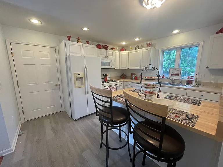 14 Richardson St — Photo 2