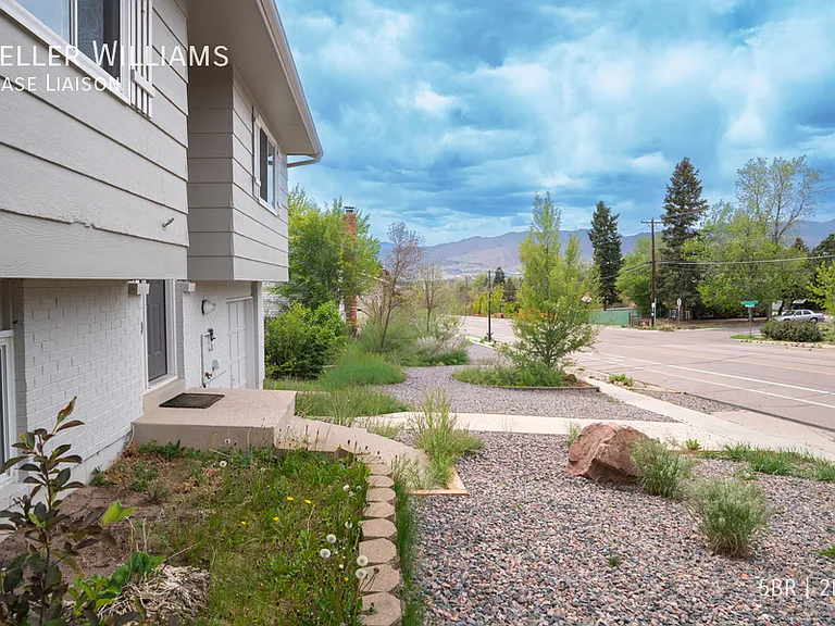 1105 Mount View Ln — Photo 3