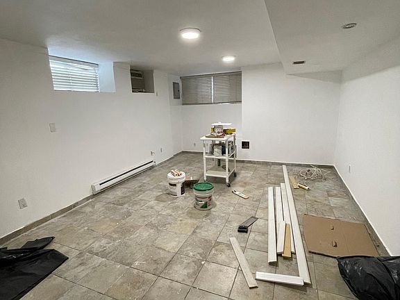 5th image of 274 Seguine Ave #1