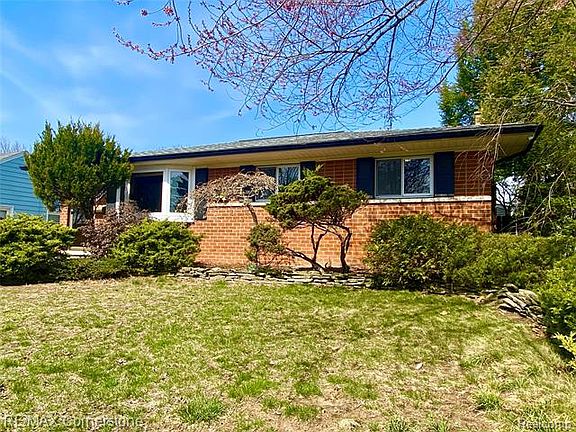 5th image of 30510 Pierce St