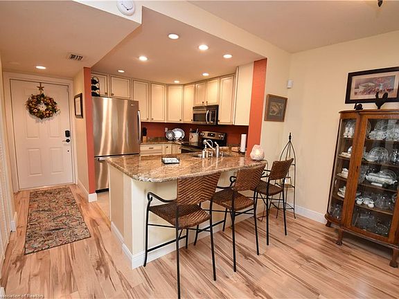 4th image of 2131 Lakeview Dr APT 206